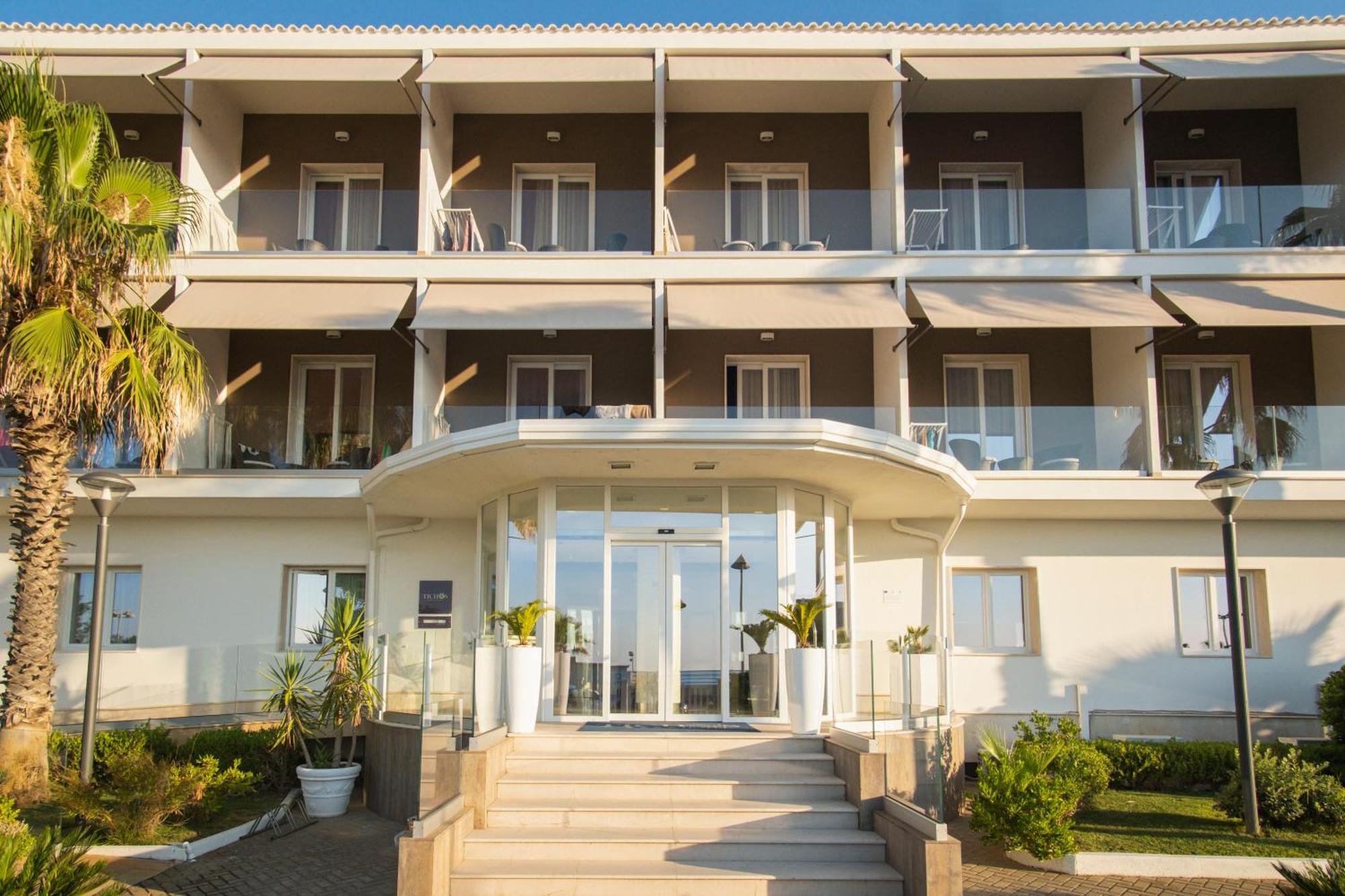 Ticho'S Greenblu Hotel Castellaneta Marina Exteriör bild