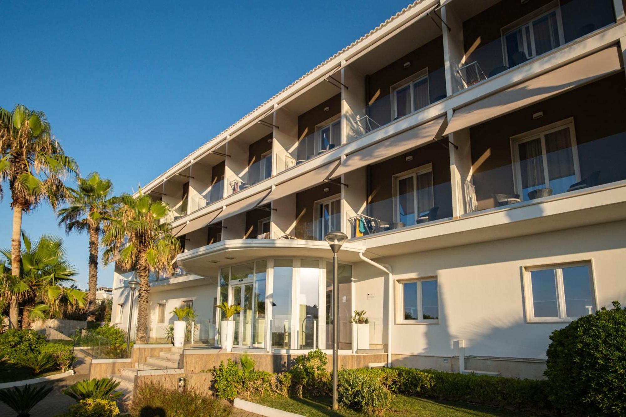Ticho'S Greenblu Hotel Castellaneta Marina Exteriör bild