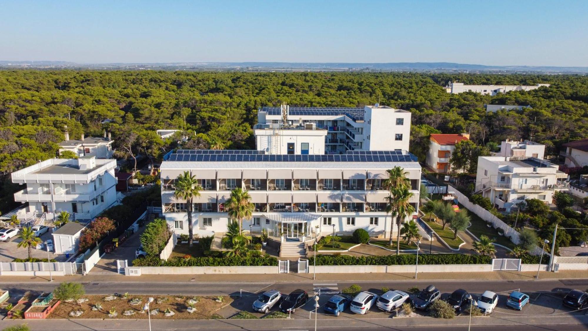 Ticho'S Greenblu Hotel Castellaneta Marina Exteriör bild