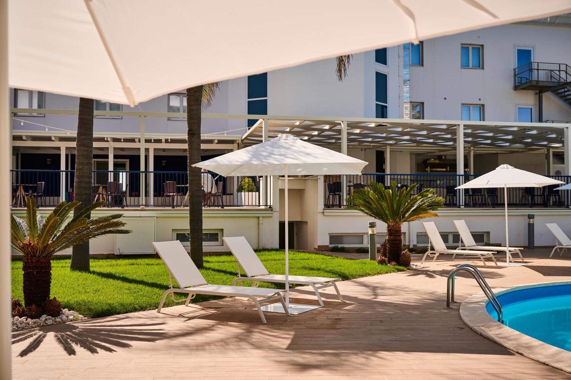 Ticho'S Greenblu Hotel Castellaneta Marina Exteriör bild