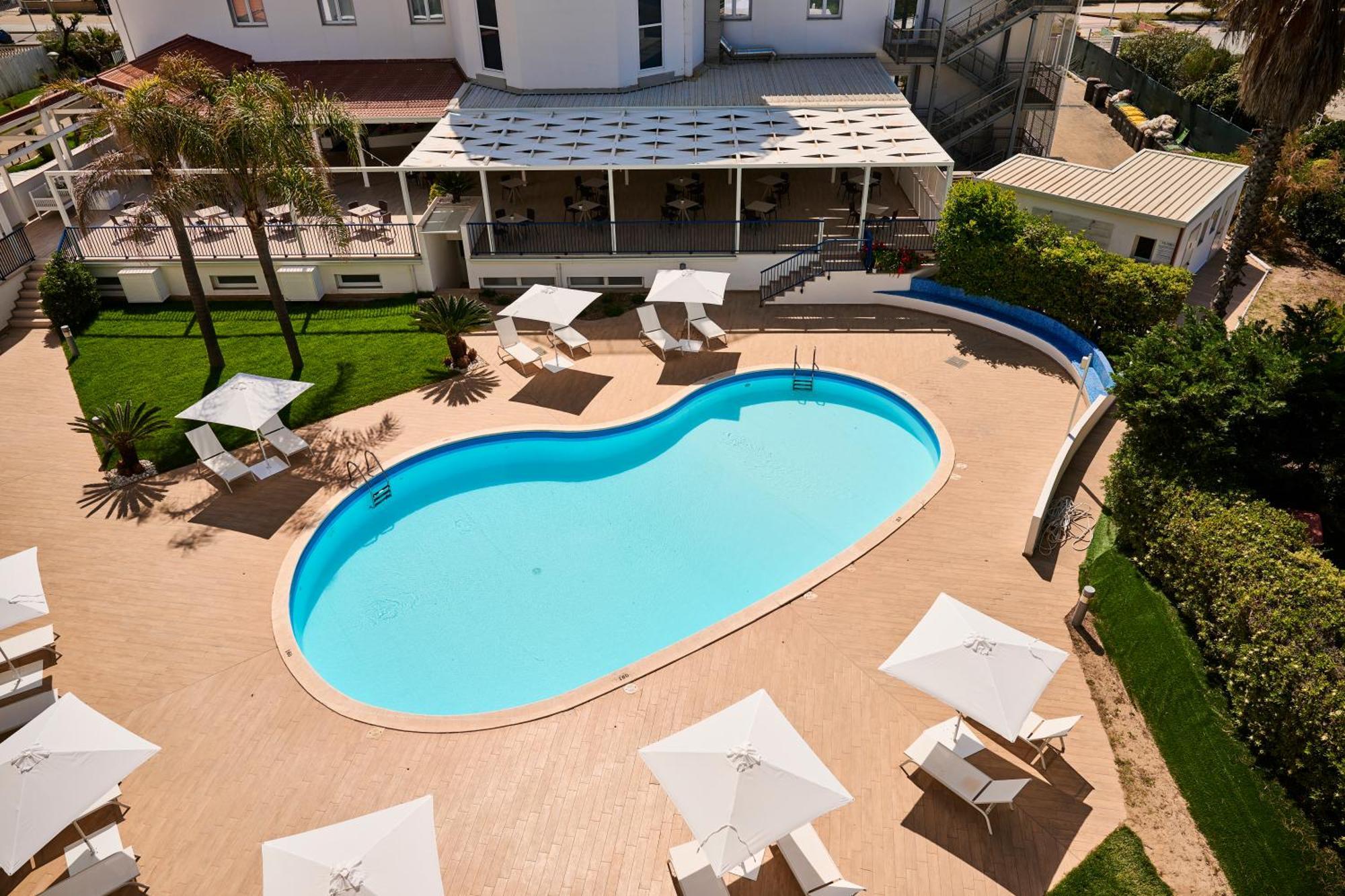 Ticho'S Greenblu Hotel Castellaneta Marina Exteriör bild