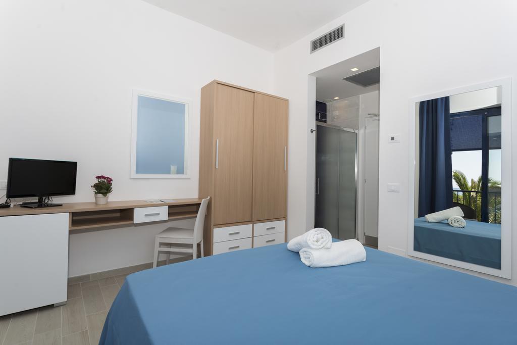 Ticho'S Greenblu Hotel Castellaneta Marina Exteriör bild